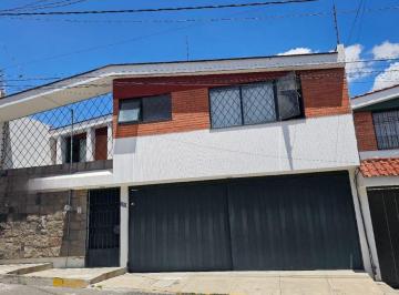 Casa de 3 habitaciones, Puebla · Casa en Venta Colonia Anzures, Cerca de Plaza Dorada, 3 Recamaras con Baño Cada Una, Jardin