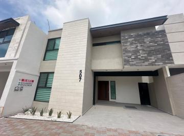 Casa · 270m² · 4 Recámaras · Casa en Renta en Privanzas del Campestre