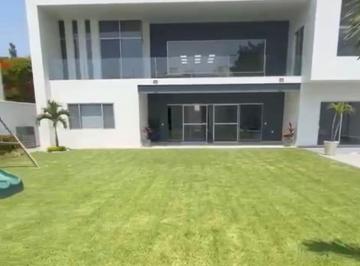 Casa de 6 habitaciones, Cuernavaca · Casa de 800 m² con 6 Recámaras en Venta en Vista Hermosa