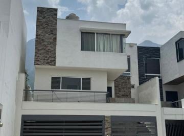 Casa de 3 habitaciones, Monterrey · Casa en Renta en Puerta de Hierro Privada Linces Monterrey Nuevo Leon