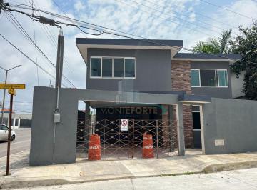 Casa · 3 Recámaras · 2 Estacionamientos · Casa en Petrolera