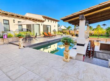 Casa · 900m² · 3 Recámaras · 11 Estacionamientos · Casa en Venta en Balcones de Juriquilla