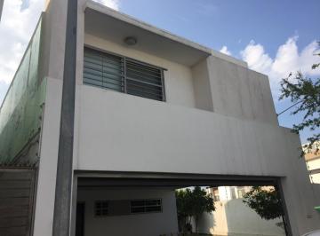 Casa · 3 Recámaras · 2 Estacionamientos · Cumbres Madeira