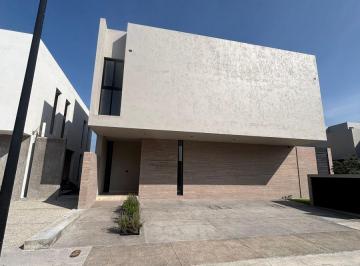 Casa en condominio de 3 habitaciones, Querétaro · Preciosa Casa de Esquina en Lomas del Campanario Norte