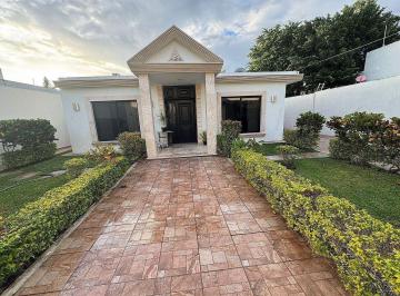 Casa · 380m² · 3 Recámaras · 3 Estacionamientos · Casa en Venta en San Ramón Norte, Mérida Yucatán