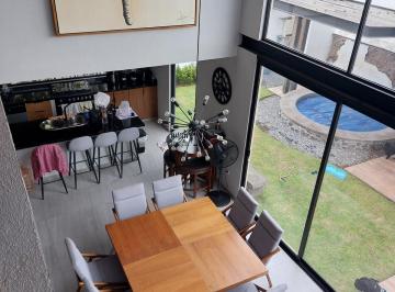 Casa · 300m² · 4 Recámaras · 2 Estacionamientos · Casa en Venta en Privada a 5 Minutos del Centro Tequisquiapan