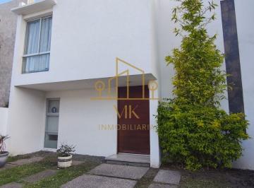894a74dcd3978d8397b027b4364fb1320349c275694c3cfcc9e2f80bcf292b62 · Casa en Venta con Estudio en Planta Baja en El Refugio ¡Oportunidad!