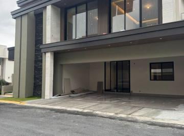 Casa de 5 habitaciones, Monterrey · Casa de 500 m² con 5 Recámaras en Venta en Privadas La Herradura Rec Alberca