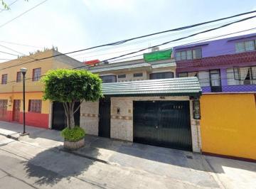 Casa de 4 habitaciones, Iztacalco · Casa de 307 m² con 4 Recámaras en Venta en Juventino Rosas