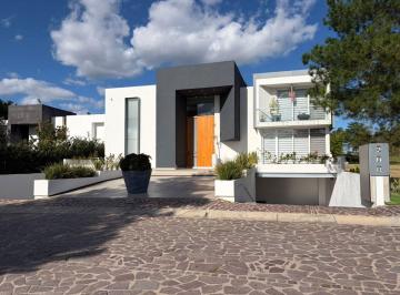 Casa de 4 habitaciones, León · Se Vende Casa en El Bosque Country Club