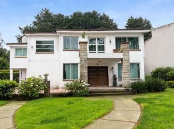 Casa de 3 habitaciones, Tlalpan · Casa Rústica de 3 Recámaras con 4 Estacionamientos y Jardín en Lomas de Tepemecatl, Ajusco