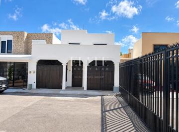 Casa · 187m² · 3 Recámaras · 4 Estacionamientos · Casa de 3 Recámaras en Renta en Santa Fe