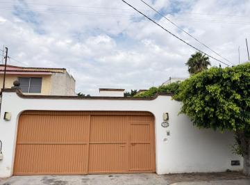 Casa de 2 habitaciones, Querétaro · Casa Segovia - Una Planta en Fraccionamiento Santiago