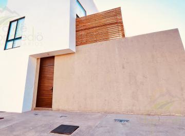 Casa · 91m² · 2 Recámaras · 2 Estacionamientos · Depa en Planta Baja con Amplio Jardín en Renta, en Juriquilla Queretaro