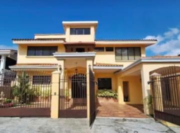 Casa de 5 habitaciones, Panamá · Casa Unifamiliar Remodelada en Hato Pintado