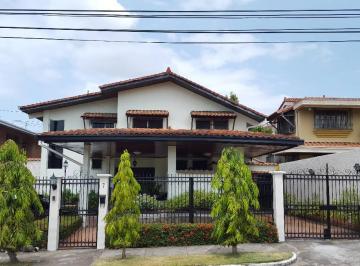 Casa de 5 habitaciones, Panamá · Se Vende Comoda Residencia con Piscina en La Alameda