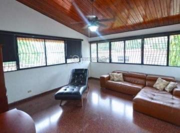 Casa de 4 habitaciones, Panamá · Beneficiosa Casa de Uso Comercial o Residencial: 12 de Octubre