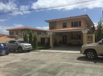 Casa de 3 habitaciones, San Miguelito · Vendo Casa en Esquina en Brisas del Golf Residencial Cerrado!