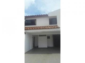Casa de 3 habitaciones, Panamá · Se Vende Casa de 3 Niveles en Limajo (Altos de Panama)