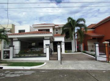 Casa de 3 habitaciones, Panamá · Vendo Amplia Casa en Altos de Panamá con Garita de Seguridad!