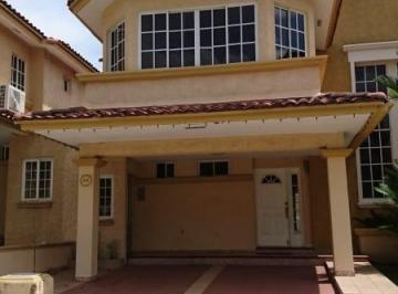 Casa de 3 habitaciones, Panamá · Vendo Casa en Condado del Rey con Garita de Seguridad