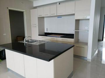 Apartamento de 2 habitaciones, Panamá · Apartamento de 175 m². en P. H. Allure, Av Balboa.