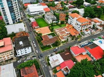 Terreno / Lote de 3 habitaciones, Panamá · Venta de Casa en San Francisco, 930 m² de Terreno y 400 m² de Construcción