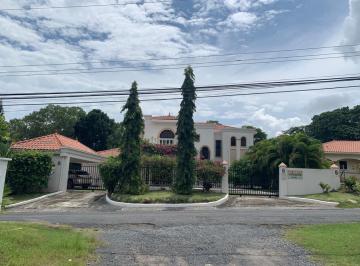 Casa de 3 habitaciones, Gorgona · Alquiler / Venta de Villa de Playa de Lujo Dentro de Club de Golf de Coronado