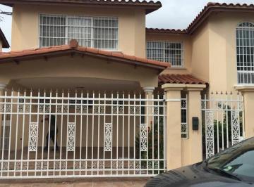 Casa de 3 habitaciones, San Miguelito · Vendo Casa en Brisas del Golf con Garita de Seguridad!