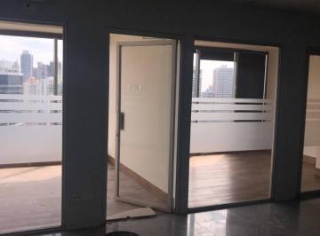 Oficina comercial de 3 habitaciones, Panamá · Oficina Terminada con Divisiones en Av Balboa