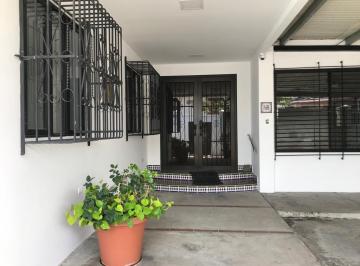 Casa de 4 habitaciones, Panamá · Casa El Carmen en Venta Precio Reducido!