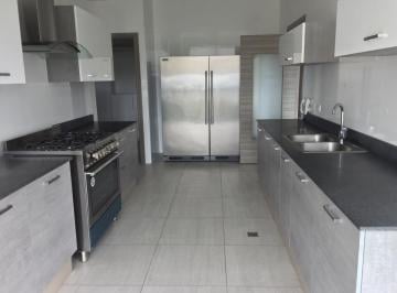 Apartamento · 218m² · 3 Recámaras · 2 Estacionamientos · Alquiler Apartamento en Costa del Este, Edificio Park View