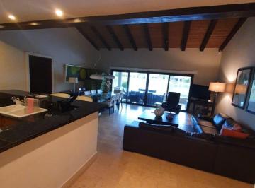 Casa · 400m² · 4 Recámaras · 3 Estacionamientos · Venta de Casa en Buenaventura