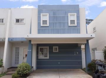 Casa · 200m² · 3 Recámaras · 2 Estacionamientos · Casa en Alpes Norte - Brisas del Golf Norte