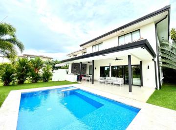 Casa · 385m² · 3 Recámaras · 2 Estacionamientos · Buenaventura - Casa Laguna - Venta