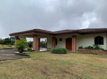Casa · 11000m² · 3 Recámaras · 3 Estacionamientos · Vendo Casa Amoblada de Montaña en Boquete