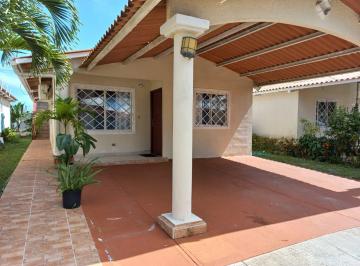 Casa · 199m² · 3 Recámaras · 2 Estacionamientos · Se Vende/alquila Casa en La Chorrera, Verde Real