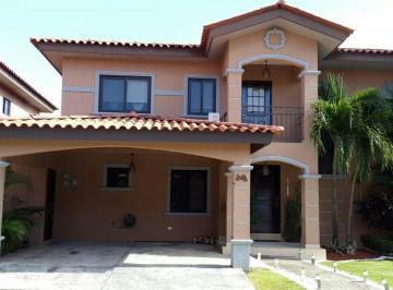 Casa · 230m² · 3 Recámaras · 2 Estacionamientos · Casa en Versalles, Costa Sur, Alquiler o Venta.