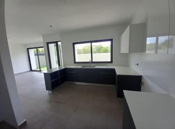 Casa de 3 habitaciones, Panamá · Contamos con Casas a Entrega en Corto Plazo. Hay Opcion con Paneles Solares.
