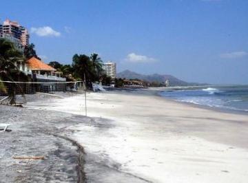 Terreno / Lote , Chame · Coronado - Frente a Playa: Terreno Frente Al Mar, Sector Residencial de Playa
