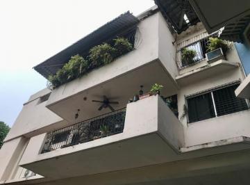 Casa de 17 habitaciones, Panamá · Vendo Edificio de 4 Apartamentod y Casa en Amplio Terreno