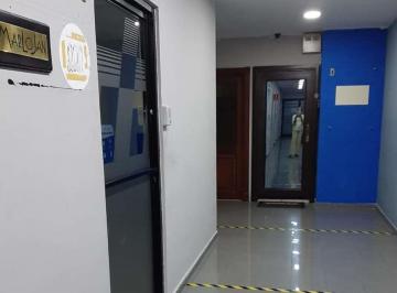 Oficina comercial · 70m² · 3 Recámaras · 2 Estacionamientos · Se Vende y Alquila Oficina en Calle 50, Ciudad de Panamá