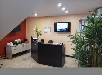 Local comercial · 300m² · 4 Recámaras · 3 Estacionamientos · Venta de Local Comercial