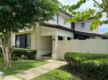 Casa · 242m² · 3 Recámaras · 3 Estacionamientos · Se Vende Casa en PH River Valley, Panamá Pacífico