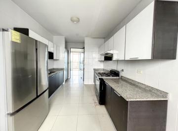 Apartamento de 3 habitaciones, Panamá · El Cangrejo, The Forum: Cómodo, Cerca Parque, 327.8 M&sup2;: 178 m² + 150 m² de Terraza