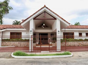 Casa · 540m² · 4 Recámaras · 3 Estacionamientos · Se Vende Casa en Albrook