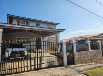 Casa · 283m² · 4 Recámaras · 2 Estacionamientos · Venta de Casa en San Antonio