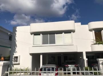 Casa · 500m² · 4 Recámaras · 4 Estacionamientos · Venta de Casa Duplex en Obarrio
