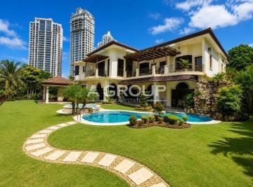 Casa · 900m² · 6 Recámaras · 5 Estacionamientos · Island Estates - Santa Maria - Se Vende Lujosa Casa