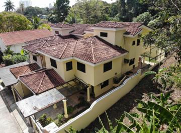 Casa · 348m² · 3 Recámaras · 2 Estacionamientos · Venta de Casa en Ancón